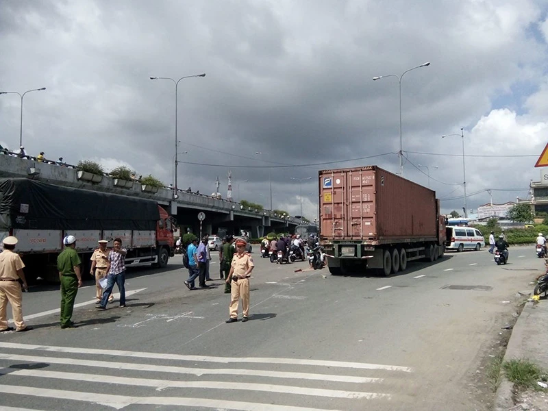 Vụ tai nạn xảy ra tại ngã tư "tử thầ" An Sương vào sáng ngày 5-8